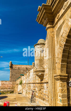 La porte du port, entrée à Essaouira depuis le port, Maroc Banque D'Images