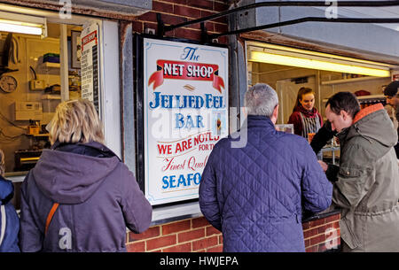 L'anguille en gelée Boutique Net Bar et décroche à la vieille ville de Hastings East Sussex UK Banque D'Images