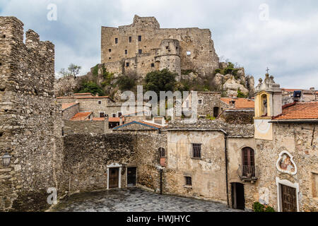 Castelvecchio di Rocca Barbena, ligurie, italie Banque D'Images