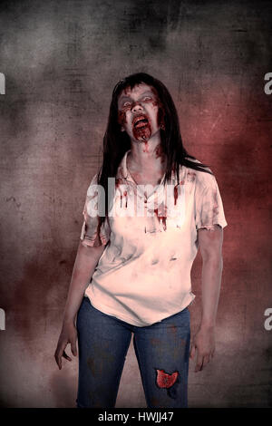 Zombie femelle asiatique Creepy plus grunge background Banque D'Images