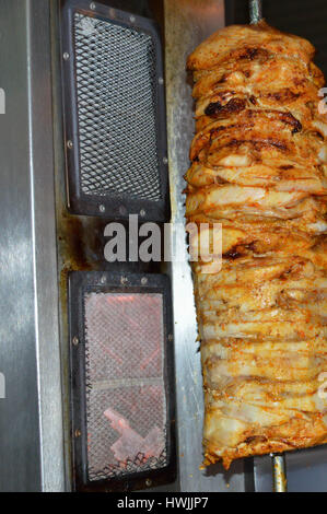 Coupes de viande shawarma cuit dans les rues de Bangkok, Thaïlande Banque D'Images