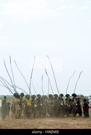 Dimi cérémonie dans la tribu Dassanech pour célébrer la circoncision des adolescents, vallée de l'Omo, Ethiopie, Omorate Banque D'Images