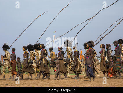 Dimi cérémonie dans la tribu Dassanech pour célébrer la circoncision des adolescents, vallée de l'Omo, Ethiopie, Omorate Banque D'Images