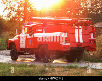 Le vieux camion de pompiers, Rostov-sur-Don, la Russie, le 22 juillet 2009. La machine a déjà été coupé en ferraille. Banque D'Images