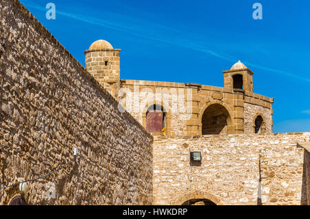 Bab Ljhad, une fortification tower dans les murs de la ville d'Essaouira, Maroc Banque D'Images