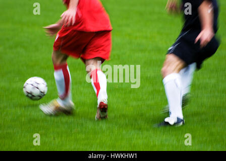 Les joueurs de football ou soccer en action au cours d'un jeu Banque D'Images