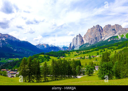 Voir de magnifiques Alpes italiennes, Dolomites, à Cortina, Italie Banque D'Images