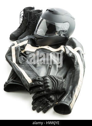 Casque, gants moto, veste et bottes isolé sur fond blanc. Banque D'Images