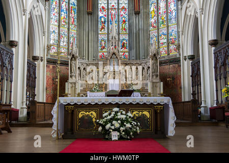 L'altérer et de l'intérieur de St Mary et St John's Church, Wolverhampton, West Midlands, Royaume-Uni Banque D'Images