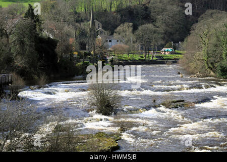 Rivière qui coule Dee Llangollen Wales Banque D'Images