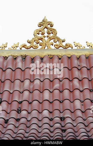 Décoration toit-viharn de Wat Pha temple Vientiane, par la rivière Nam Phak. Bâtiment moderne abrite une statue de Bouddha de 400 ans que l'on croit être en mesure de m Banque D'Images