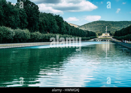 Caserta, Italie - 24 août 2016 - Les jardins, les fontaines et la promenade de long de la Palais Royal de Caserte (en italien : Reggia di Caserta) Banque D'Images