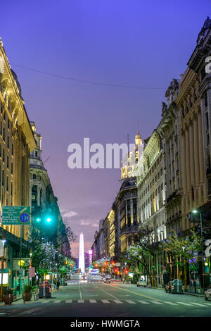 Roque Saenz Pena Boulevard - en cours au large de la Plaza de Mayo à Buenos Aires Banque D'Images