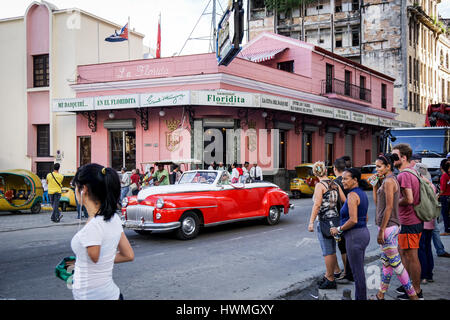 La Havane - Le 5 janvier 2016 : l'extérieur de l'El Floridita restaurant et bar de La Havane, Cuba le Floridita est un lieu historique célèbre bar de La Havane, connu Banque D'Images