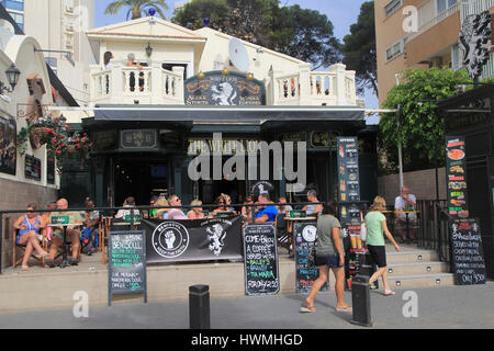 Le Lion Blanc British Pub, la plage de Levante, Benidorm, Alicante province, Espagne Banque D'Images