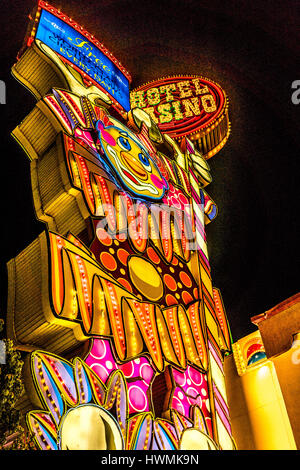 En néon sur la bande de casino à Reno, Nevada Banque D'Images