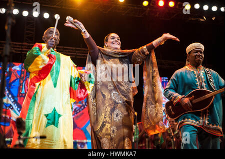 Maroc, Essaouira : Du 12 au 15 mai 2016 le 19ème ediition des Gnaoua et World Music Festival a eu lieu. Plus de 30 concerts dans 6 lieu Banque D'Images