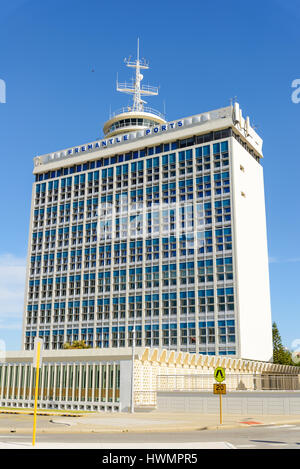 Fremantle, Australie - 10 décembre 2015 Tour du port de Fremantle. L'Administration de l'Autorité Portuaire de Fremantle et aire de stationnement à l'O'Connor Landin Banque D'Images