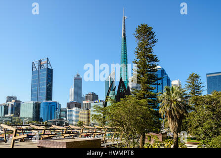 PERTH, AUSTRALIE - 17 décembre 2015 Perth - Perth CBD Central Business District de Barrack Square sur la rivière Swan. L'ouest de l'Australie, l'Australie Banque D'Images