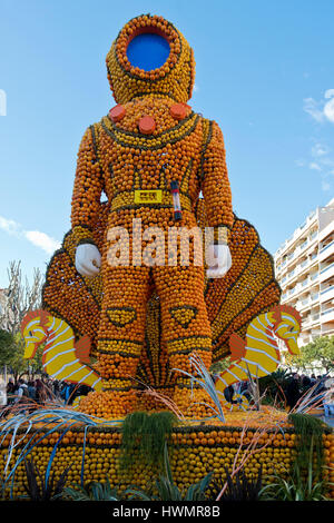 Thème Sous-marin dans l'exposition Jardins Bioves de Menton pendant la Fête du Citron Banque D'Images