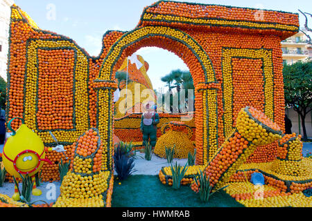 Thème Sous-marin dans l'exposition Jardins Bioves de Menton pendant la Fête du Citron Banque D'Images