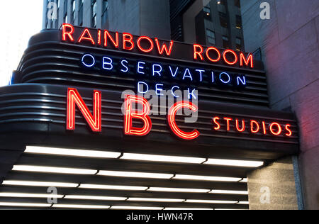 Studios NBC building chapiteau montrant l'entrée de la Rainbow Room et plate-forme d'observation Banque D'Images