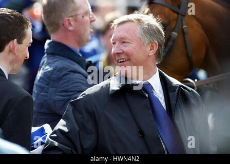 ALEX FERGUSON. Propriétaire de course HORCE NEWMARKET NEWMARKET RACECOURSE 04 Mai 2002 Banque D'Images