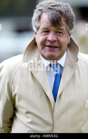 SIR MICHAEL STOUTE entraîneur de chevaux de course HIPPODROME DE YORK YORK 14 Mai 2002 Banque D'Images