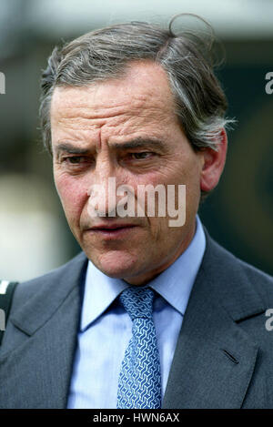 LUCA CUMANI entraîneur de chevaux de course HIPPODROME DE YORK YORK 22 Août 2002 Banque D'Images