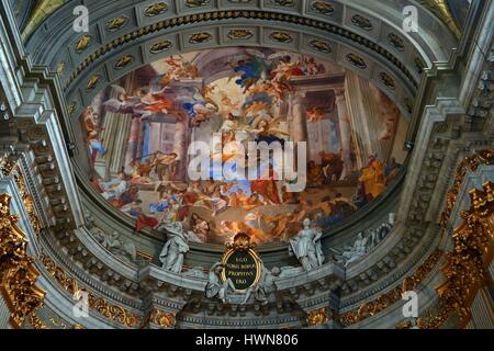 L'Italie, Lazio, Rome, centre historique classé au Patrimoine Mondial par l'UNESCO, le Panthéon, la Piazza San Ignazio di Loyola, Sant'Ignazio di Loyola (église Sant'Ignazio di Loyola a Campo Marzio), la fresque grandiose qui s'étend à travers la nef plafond par Andrea Pozzo, un frère jésuite, en 1685 Banque D'Images