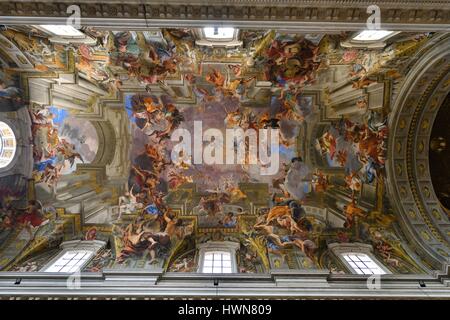 L'Italie, Lazio, Rome, centre historique classé au Patrimoine Mondial par l'UNESCO, le Panthéon, la Piazza San Ignazio di Loyola, Sant'Ignazio di Loyola (église Sant'Ignazio di Loyola a Campo Marzio), la fresque grandiose qui s'étend à travers la nef plafond par Andrea Pozzo, un frère jésuite, en 1685 Banque D'Images