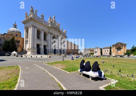 L'Italie, Lazio, Rome, centre historique classé au Patrimoine Mondial par l'UNESCO, la Basilique de San Giovanni in Laterano, la façade du 18ème siècle par l'architecte Alessandro Galilei Banque D'Images