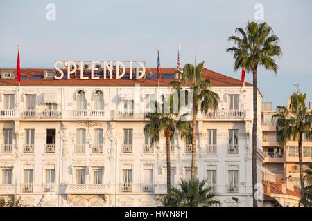 France, Cannes, Alpes-Maritimes, le splendide hôtel 4 étoiles situé en face du vieux port Banque D'Images