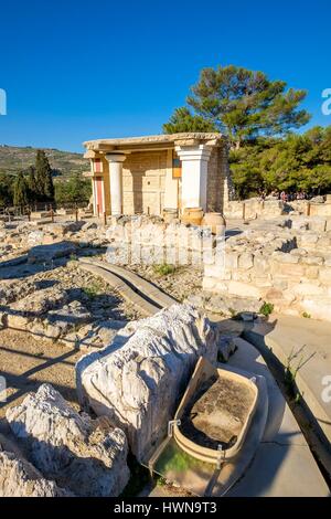 Grèce, Crète, Héraklion, l'Archeological site minoen de Knossos, Propylaeum et la fresque de la Procession Banque D'Images