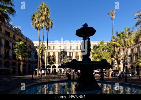 Espagne, Catalogne, Barcelone, Barrio Gotico, près de la Rambla, la Plaça Reial (Place Royale) Banque D'Images