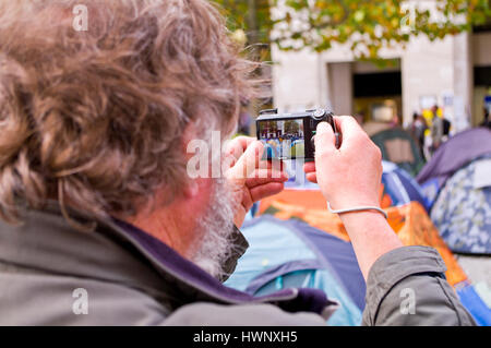 Une partie des mouvements Occupy prennent le contrôle du terrain devant la cathédrale St Pauls, Londres UK 2011 Banque D'Images