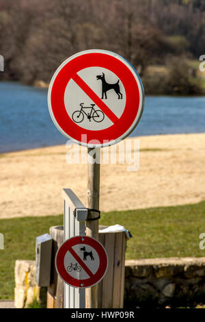 Vélos interdit et interdit les chiens signe signe. France Banque D'Images