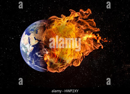 La planète terre dans l'espace la proie des flammes. Concept de catastrophes naturelles, le réchauffement climatique, l'apocalypse, la guerre, le jour du jugement. Éléments de cette image de nous Banque D'Images