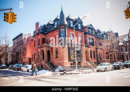 Des scènes de rue dans la famille, à la mode du quartier de Park Slope à Brooklyn à New York le Dimanche, Mars 19, 2017. (© Richard B. Levine) Banque D'Images