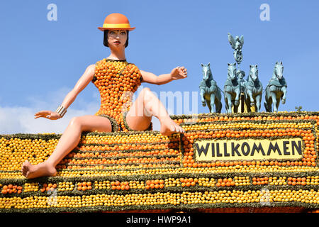 Fête du citron ou de la Fête du Citron à Menton France s'affiche dans les jardins Bioves productions sur le thème de Broadway Banque D'Images