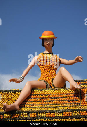 Fête du citron ou de la Fête du Citron à Menton France s'affiche dans les jardins Bioves productions sur le thème de Broadway Banque D'Images