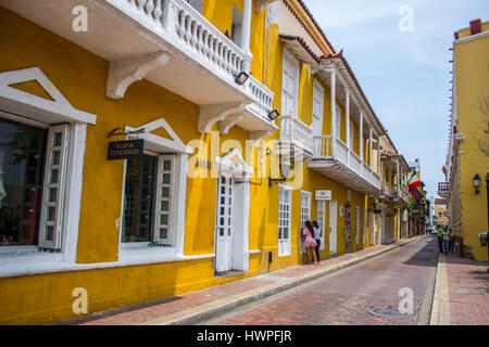 Une journée ensoleillée dans les rues coloniales de la ville de Carthagène Banque D'Images