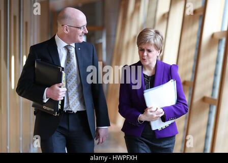 Premier Ministre de l'Écosse Nicola Sturgeon et vice-premier ministre John Swinney, arrivent au parlement écossais à Édimbourg, en avance sur le deuxième jour de débat sur un éventuel second référendum sur l'indépendance écossaise. Banque D'Images