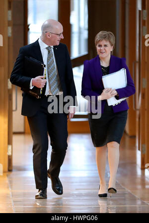 Premier Ministre de l'Écosse Nicola Sturgeon et vice-premier ministre John Swinney, arrivent au parlement écossais à Édimbourg, en avance sur le deuxième jour de débat sur un éventuel second référendum sur l'indépendance écossaise. Banque D'Images