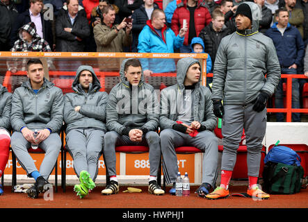 Nottingham Forest's Dimitar Evtimov, Apostolos Vellios (deuxième à gauche), Thomas Lam (centre), Pajtim Kasami (deuxième à droite) et Hildeberto Pereira (droite) Banque D'Images