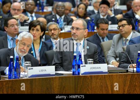 Washington, USA. Mar 22, 2017. Le ministre jordanien des affaires étrangères Ayman Safadi au cours de la Coalition mondiale travaillant pour vaincre ISIS 22 mars 2017 Réunion à Washington, DC Crédit : Planetpix/Alamy Live News Banque D'Images