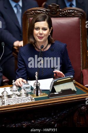 Rome. Mar 22, 2017. Président de la Chambre des Députés italienne Laura Boldrini parle lors de la cérémonie à la Chambre des Députés italienne à Rome, Italie le 22 mars 2017. Les législateurs italiens se sont réunis à la Chambre des députés, mercredi, pour célébrer le soixantième anniversaire du Traité de Rome, qui a déclenché le processus d'intégration de l'ensemble en 1957. Credit : Jin Yu/Xinhua/Alamy Live News Banque D'Images