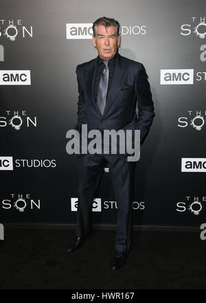 Hollywood, CA. 06Th avr, 2017. Pierce Brosnan, à AMC's 'fils' Premiere dans la At ArcLight Hollywood en Californie le 03 avril 2017. Credit : Fs/media/Alamy Punch Live News Banque D'Images