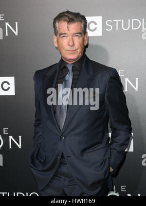 Hollywood, CA. 06Th avr, 2017. Pierce Brosnan, à AMC's 'fils' Premiere dans la At ArcLight Hollywood en Californie le 03 avril 2017. Credit : Fs/media/Alamy Punch Live News Banque D'Images