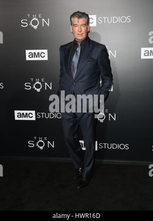 Hollywood, CA. 06Th avr, 2017. Pierce Brosnan, à AMC's 'fils' Premiere dans la At ArcLight Hollywood en Californie le 03 avril 2017. Credit : Fs/media/Alamy Punch Live News Banque D'Images